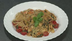 Garnélás spagetti spenóttal és koktélparadicsommal